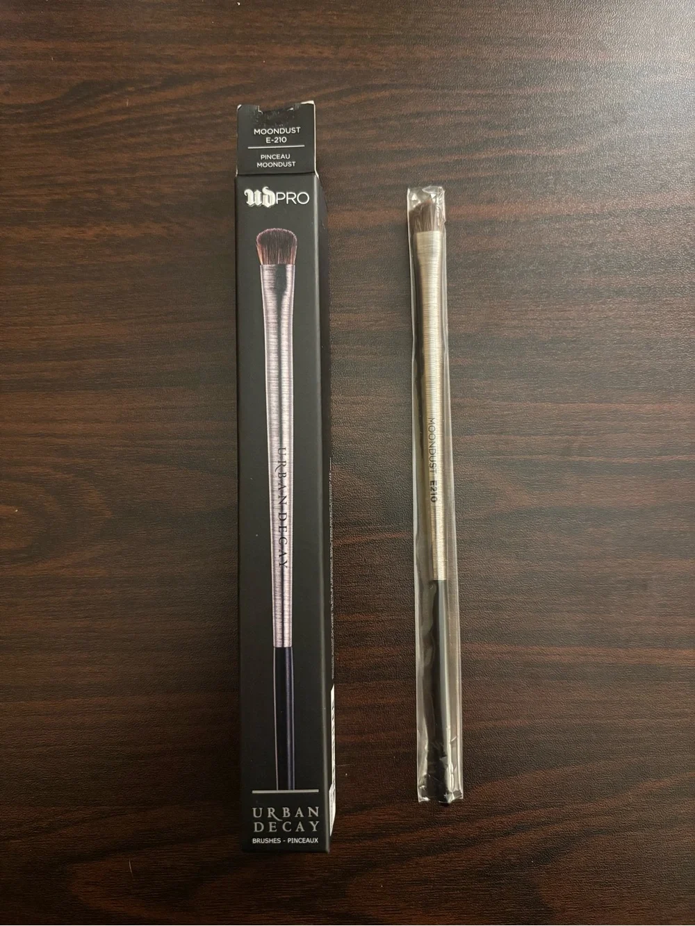 NIB Urban Decay Pro Moondust Eyeshadow Brush - E-210